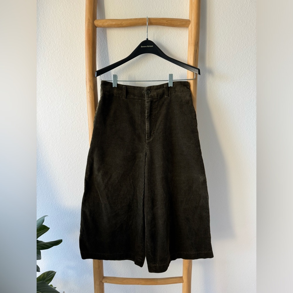 Uniqlo Olive Green Midi Wideleg Pant for Work